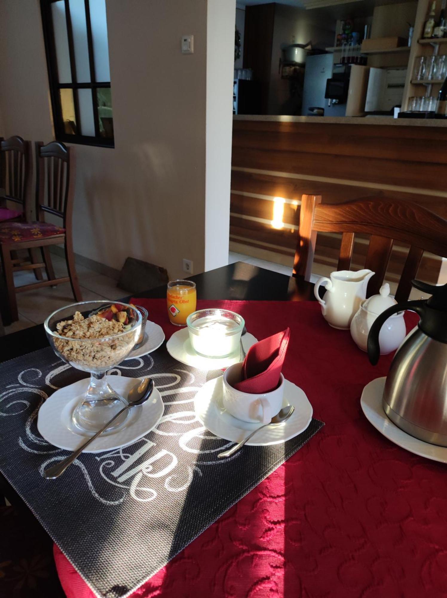 Cafe Im Hof- Bed & Breakfast Streufdorf Экстерьер фото