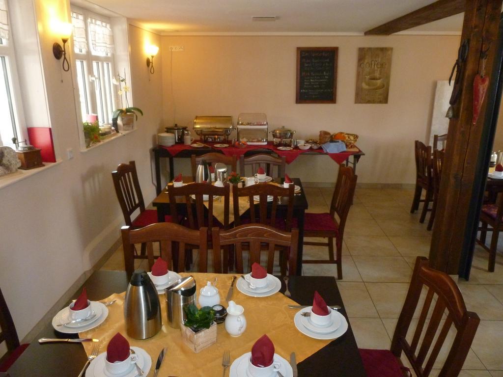 Cafe Im Hof- Bed & Breakfast Streufdorf Экстерьер фото
